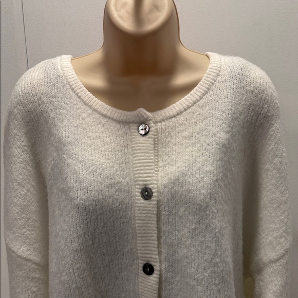 New White Cardigan XL - Picture 6 of 6